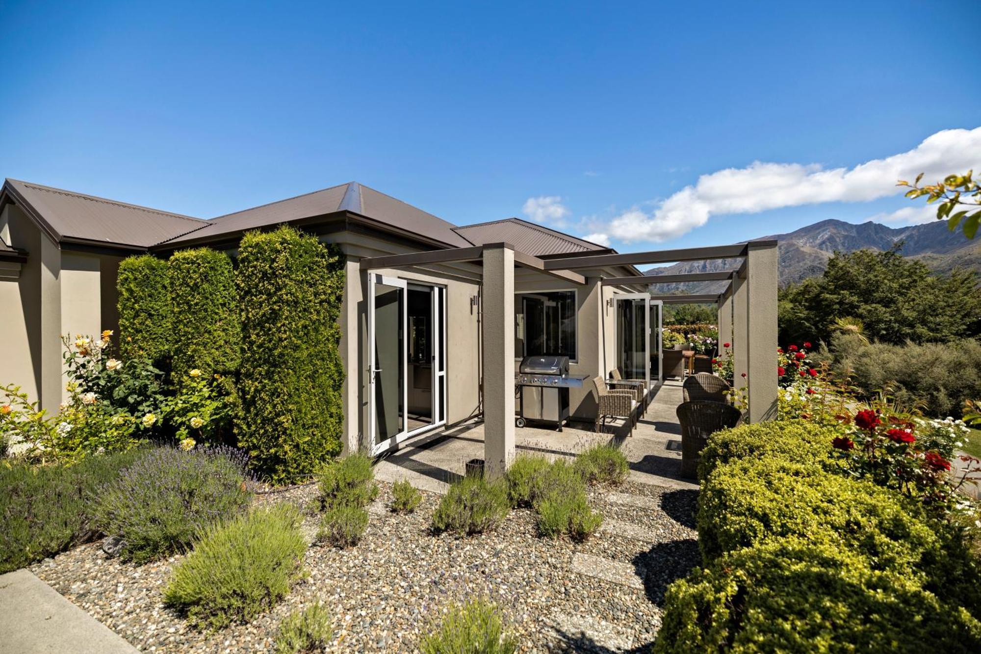 Luxury Away - Arrowbrae Villa Arrowtown Exterior photo